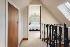 2 slaapkamers, een strijkplank/strijkijzer, gratis wifi, beddengoed