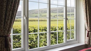 A window with a view of a green landscape and hills. - The Old Telephone Exchange Cartmel - Pass the Keys (Cartmel)
