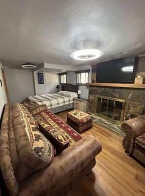 4 habitaciones, escritorio, tabla de planchar con plancha y wifi gratis 