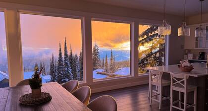 Brand new duplex on the Ridge with incredible mountain views and an elevator!