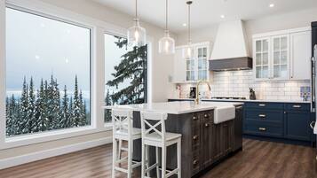 ثلاجة، ميكروويف، فرن، موقد طهي مسطح