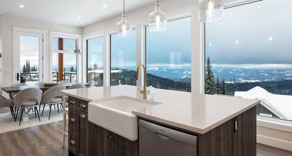 Brand new duplex on the Ridge with incredible mountain views and an elevator!