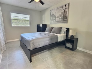 4 bedrooms, desk, iron/ironing board, free WiFi - Darren’s Den: 4Bd/2Bth Luxury Modern Home Sleeps7! (Jacksonville)