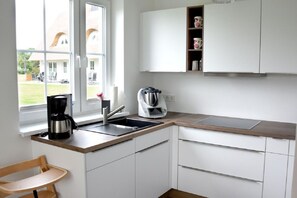 Kühlschrank, Mikrowelle, Ofen, Geschirrspüler