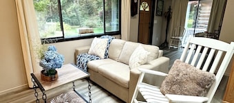 Charming Private Cabin Mini Farm Pets Welcomed Walk to The Lake, Trails & Town