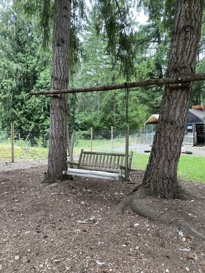 Property grounds - Charming Private Cabin Mini Farm Pets Welcomed Walk to The Lake, Trails & Town (Kent)
