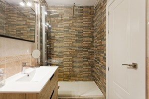 Hair dryer, towels, soap, toilet paper - Fantastic Penthouse (Barcelona)