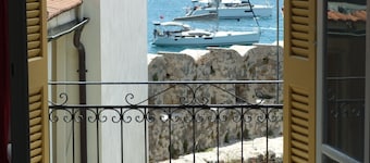 NAFPAKTOS APARTMENT AND STUDIOS iN PORT - 2 Bedroom Apartment 4 Guests