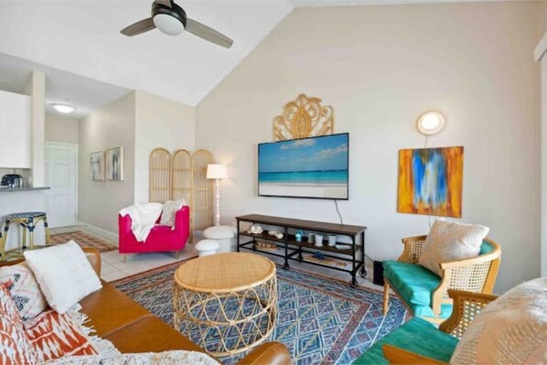 Living area - A Pop of Color 2BR 2Bath Golf Course and Canal View at Sandpiper Cove Destin FL! (Destin)