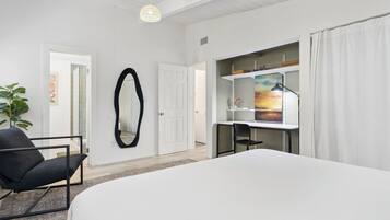 3 bedrooms, desk, iron/ironing board, travel crib