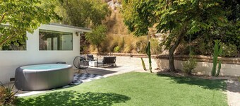 Cozy, Spacious, Family-Friendly + LARGE YARD W/ HOT TUB ~by all attractions!
