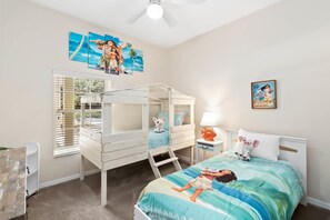 3 bedrooms, iron/ironing board, travel cot, WiFi - Wheelchair Accessible 3-BR condo in Bahama Bay (Davenport)