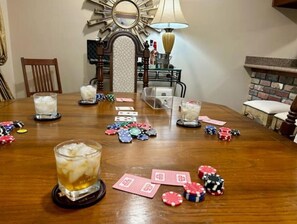 Dining - Nostalgic Gulf Coast Getaway Convenient Location! Sleeps 6 Modern Conveniences (D'Iberville)