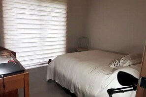 2 makuuhuonetta, työpöytä, silitysrauta/-lauta, Wi-Fi