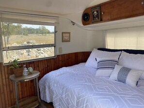 1 bedroom, bed sheets