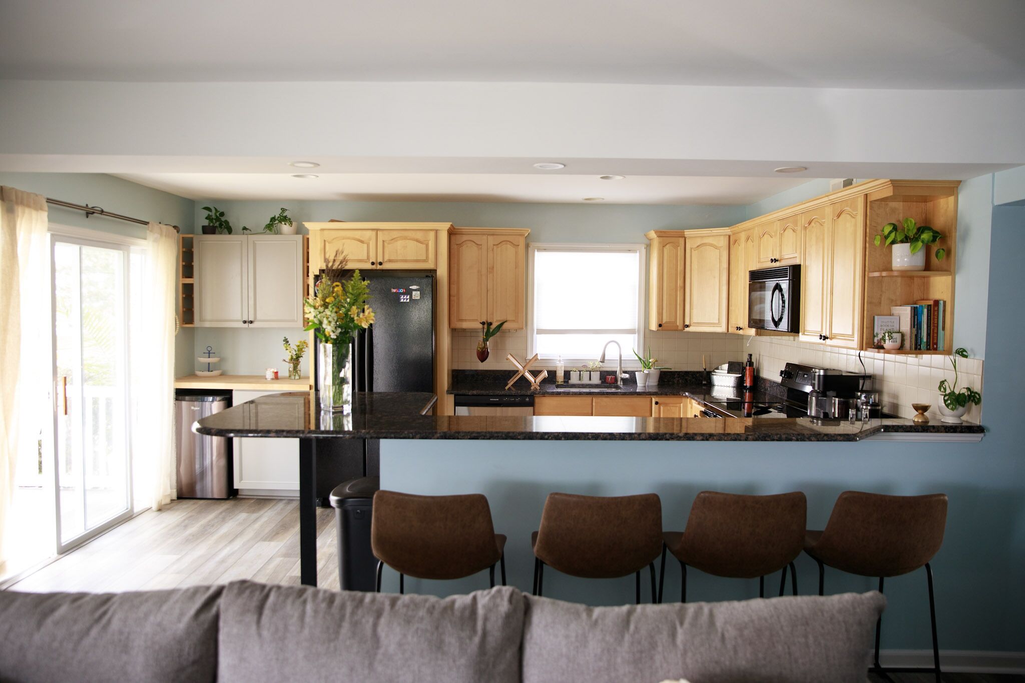 Cozy 3 bedroom 2 bath - few blocks to the beach!