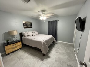 3 Schlafzimmer, Zimmersafe, Schreibtisch, Bügeleisen/Bügelbrett