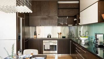 Refrigerador, microondas, horno y parrilla de estufa