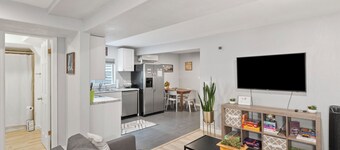 May 1 now available Updated 2br Minutes from downtown- backyard & Firepits