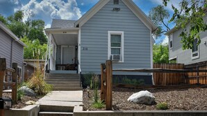 Unclassified image, 5 of 26, button - 8/19 now available Updated 2br Minutes from downtown- backyard & Firepits

 (Colorado Springs)
