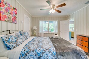 3 habitaciones, escritorio, acceso a internet y ropa de cama