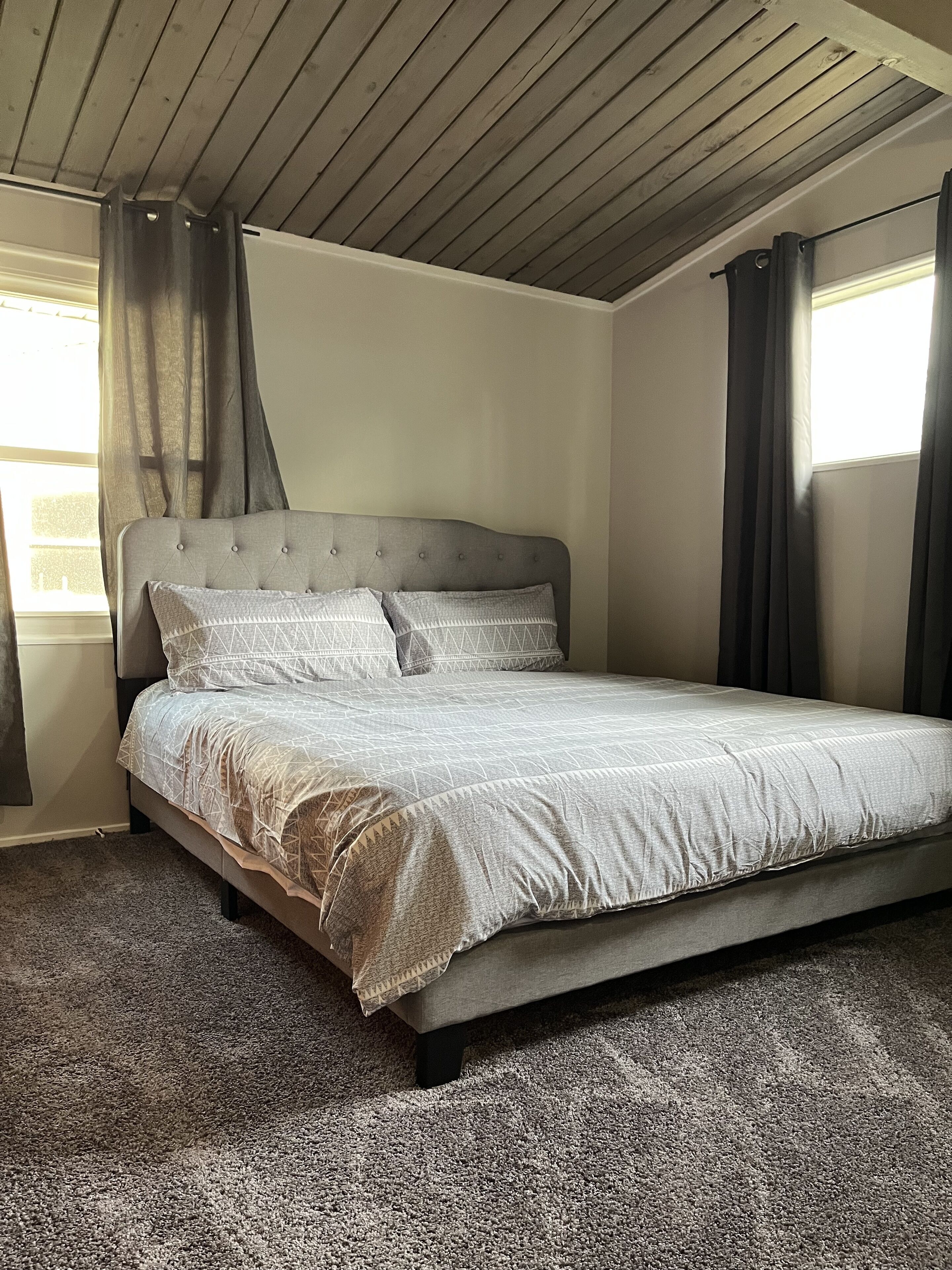 4 bedrooms, desk, iron/ironing board, free WiFi