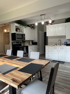 Dining - Freshly renovated 4 bedroom just 2 Miles to Notre Dame (South Bend)