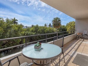 Imagen sin descripción, 4 de 27, botón