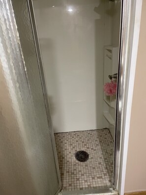 Shower, hair dryer, towels, soap - Studio Apartment  (Willmar)