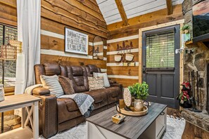 スマートテレビ、暖炉、テレビゲーム、ステレオ