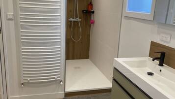 Gratis toiletartikelen, handdoeken, zeep, shampoo