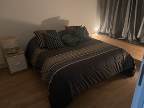 1 bedroom, free WiFi, bed sheets - Suite Parentale Avec Douche et Toilettes Privées Attenant. A 5 Minutes Deurexpo (Genas)