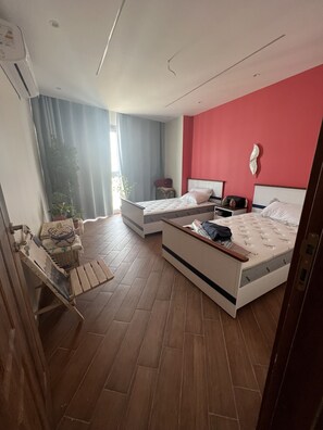 3 chambres, fer et planche à repasser, Wi-Fi gratuit, draps fournis