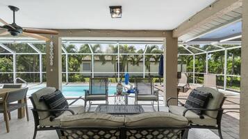 Utomhuspool och uppvÀrmd pool