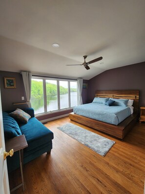 4 bedrooms, desk, iron/ironing board, free WiFi