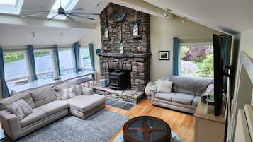 Smart TV, fireplace, books, printers