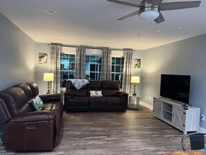 Smart TV, fireplace