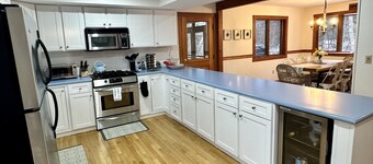 3-BR Oak Bluffs Escape - Quick Trip to Towns & Beaches!
