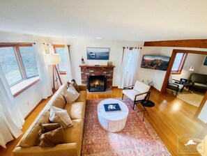 Smart TV, DVD player, books, video library - 3-BR Oak Bluffs Retreat Near Towns & Beaches (Oak Bluffs)