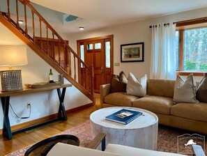 Smart TV, DVD player, livros