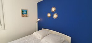 2 chambres, fer et planche à repasser, Wi-Fi, draps fournis