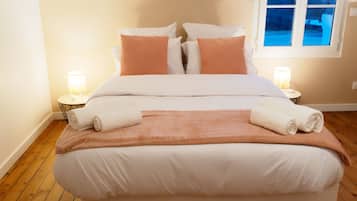 7 bedrooms, desk, iron/ironing board, free WiFi