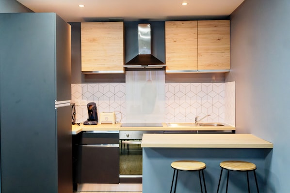 Fridge, microwave, oven, stovetop