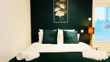 7 Schlafzimmer, Schreibtisch, Bügeleisen/Bügelbrett, kostenloses WLAN