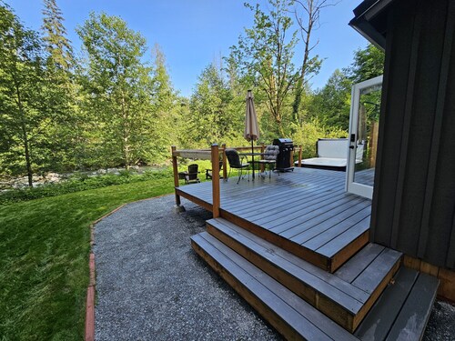 Canyon Falls Cabin.
A cozy riverfront cabin located on Canyon Creek