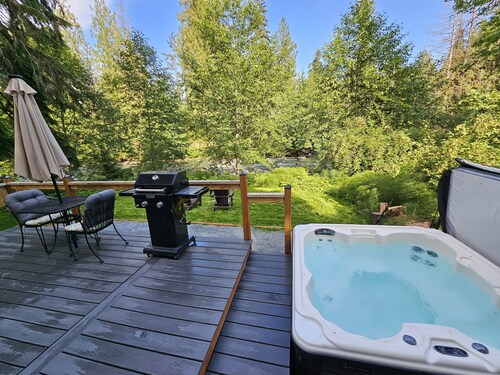 Canyon Falls Cabin.
A cozy riverfront cabin located on Canyon Creek