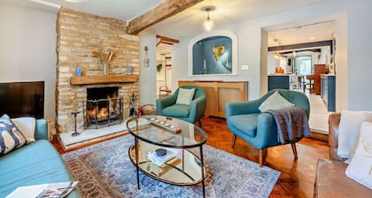 Characterful family friendly Cottage - Elephant Cottage