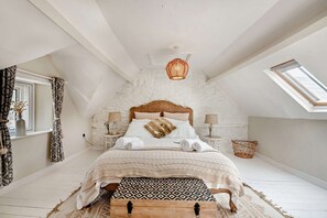 3 bedrooms, desk, iron/ironing board, travel cot