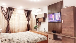 1 bedroom, iron/ironing board, WiFi, bed sheets - Apartment located on Cuza Boulevard, right in the old center of the city.  (Brăila)