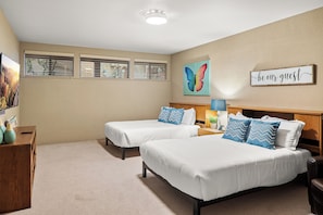 5 bedrooms, iron/ironing board, WiFi, bed sheets
